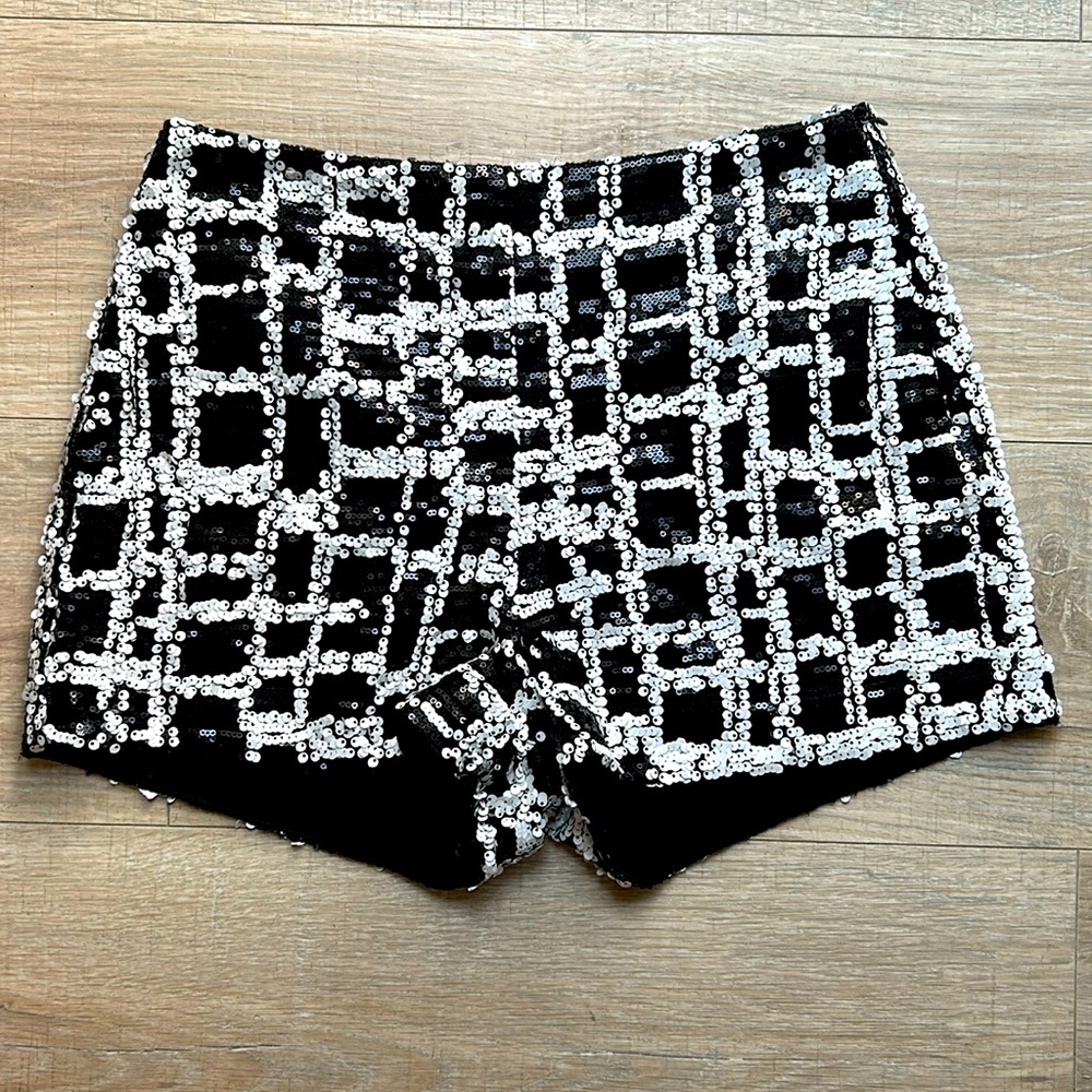 Ark and Co, Black and White sequin shorts. Size S.